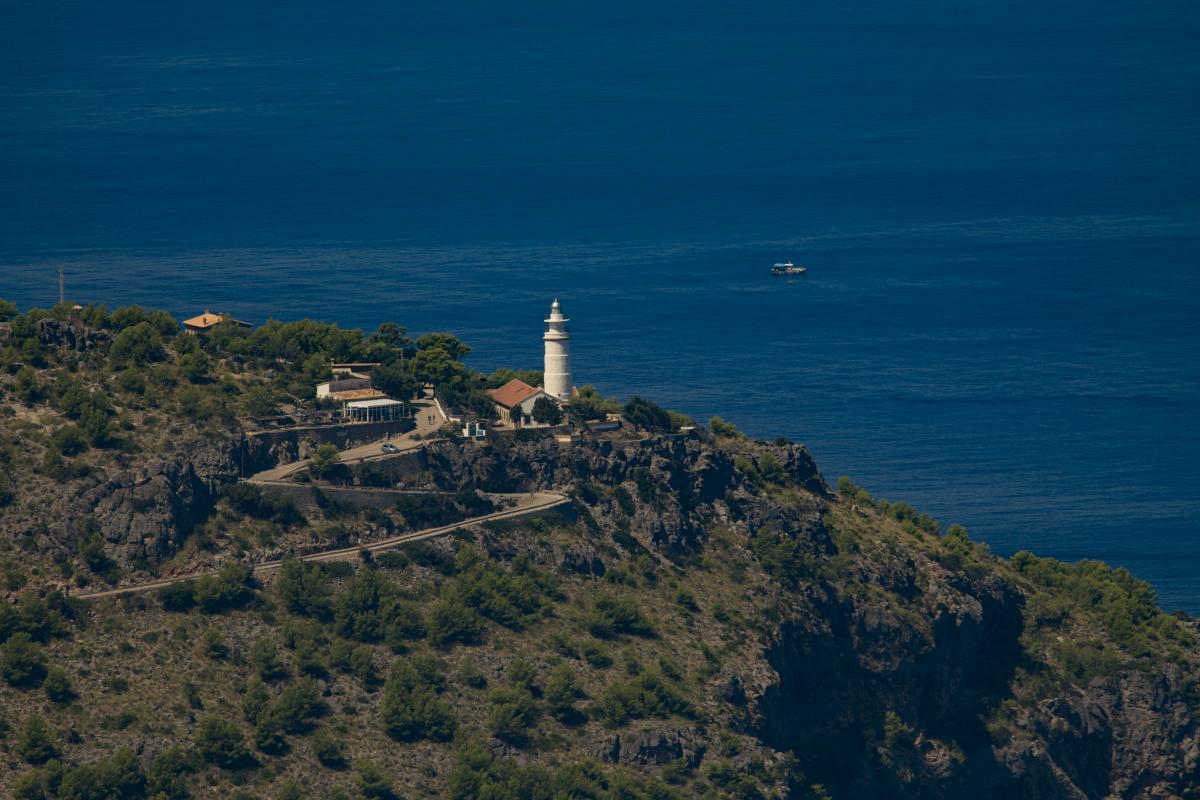 Vista principal de Faro del Cap Gros – La Muleta