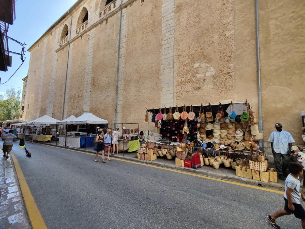 Articulo - El Mercado de Inca: Un Tesoro de Alimentos, Artesanía y Moda en Mallorca